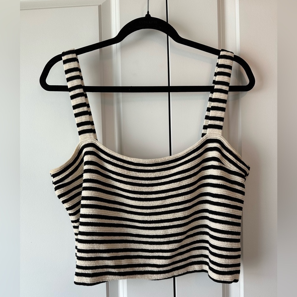 St. John Women’s Ivory/Black Striped Cropped Tank (Size 12)